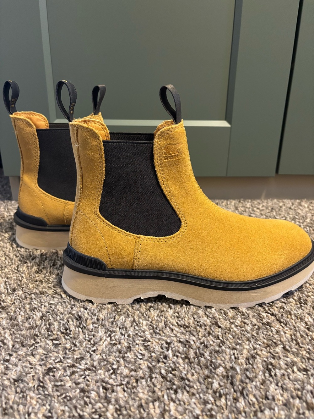 New Sorel Hi-Line Chelsea Boots Mustard Yellow - Size 8.5